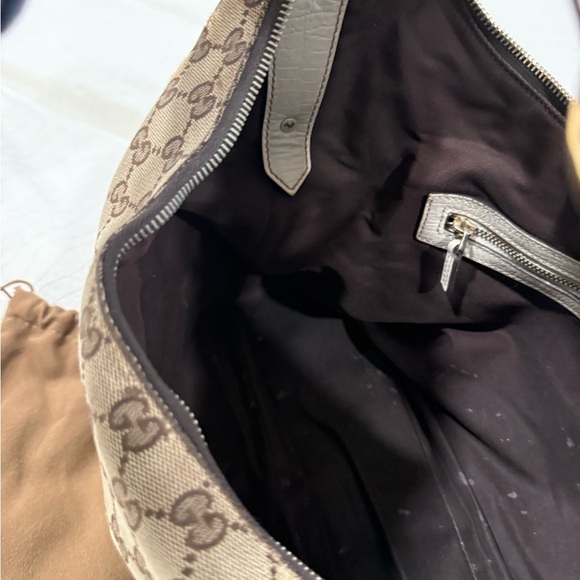 100% Authentic Gucci Beige Monogram Shoulder Bag - Picture 12 of 13